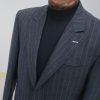 セミピーク衿・胸Pフタなし・穴糸(白)指定